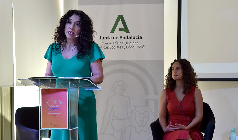 La consejera Rocío Ruiz durante la presentación del informe sobre la presencia de las mujeres en los medios.