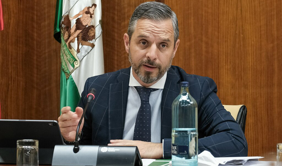 Juan Bravo, en un momento de la Comisión de Hacienda, Industria y Energía del Parlamento andaluz.