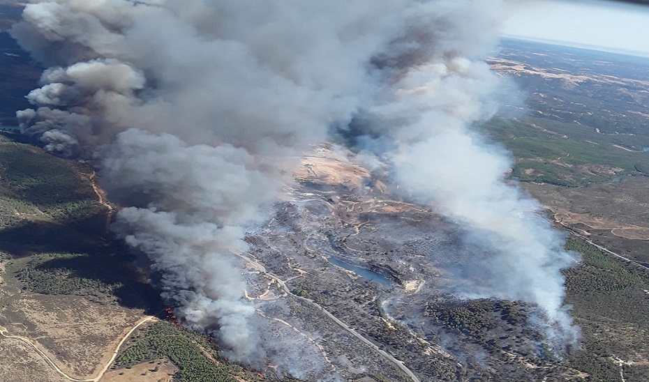 Imagen aérea de parte de la zona afectada por el incendio.
