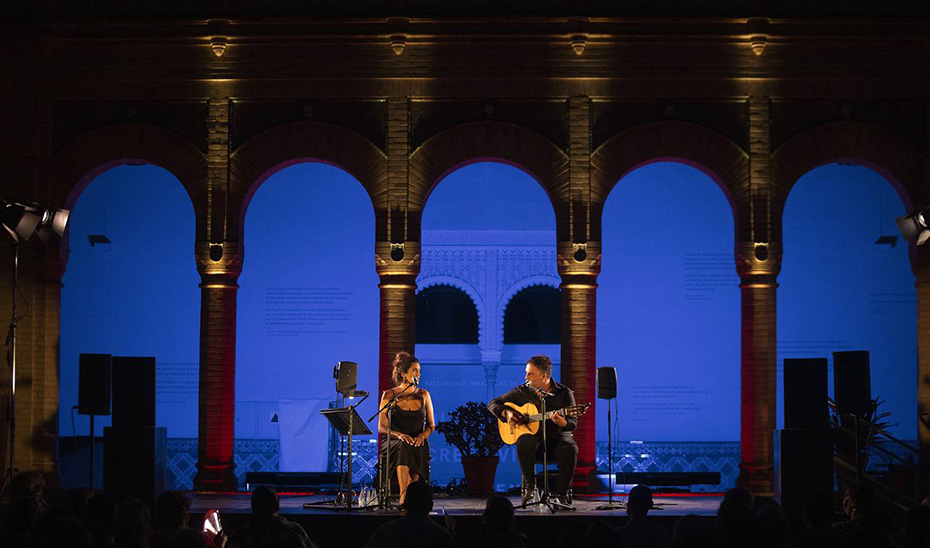 Alba Molina y Fran Cortés durante su espectáculo en el Museo de Artes y Costumbres Populares de Sevilla, en el ciclo \u0027Música y Museos\u0027.