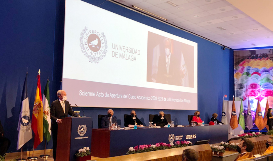 El consejero de Transformación Económica, Industria, Conocimiento y Universidades, Rogelio Velasco, durante la inauguración del Curso 2020/2021 en la Universidad de Málaga.