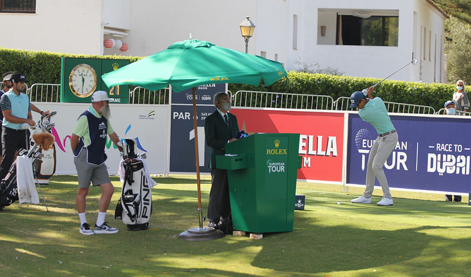 Uno de los golfistas que participan en el torneo Estrella Damm N.A. Andalucía Master.
