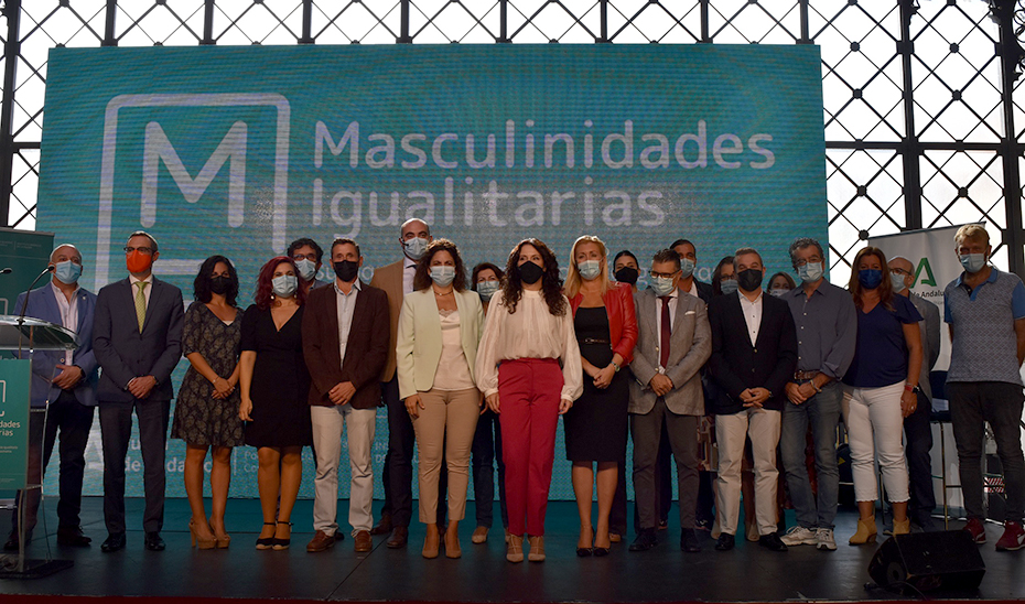 La consejera Rocío Ruiz, junto al resto de participantes en la presentación de la nueva agenda feminista \u0027Masculinidades igualitarias\u0027.