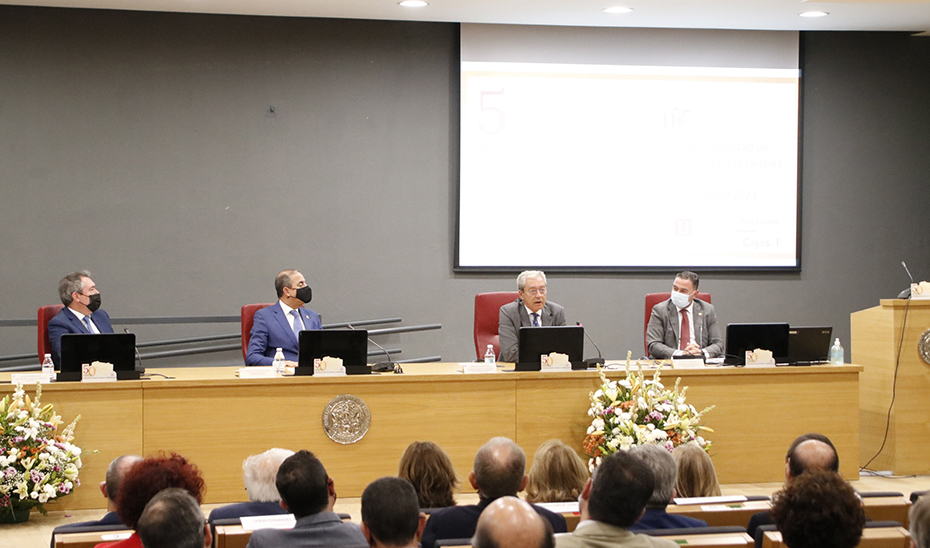 Intervención del consejero Rogelio Velasco en la conmemoración del 50 aniversario de la Facultad de Económicas y Empresariales de Sevilla.