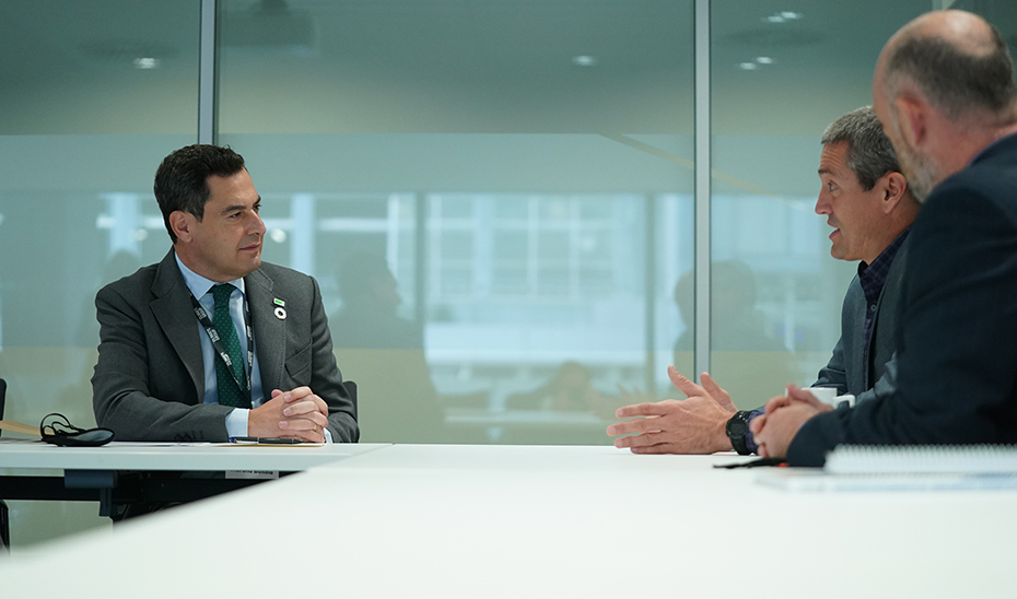 Juanma Moreno, reunido en el marco de la COP26 con representantes del Estado de California (EEUU).