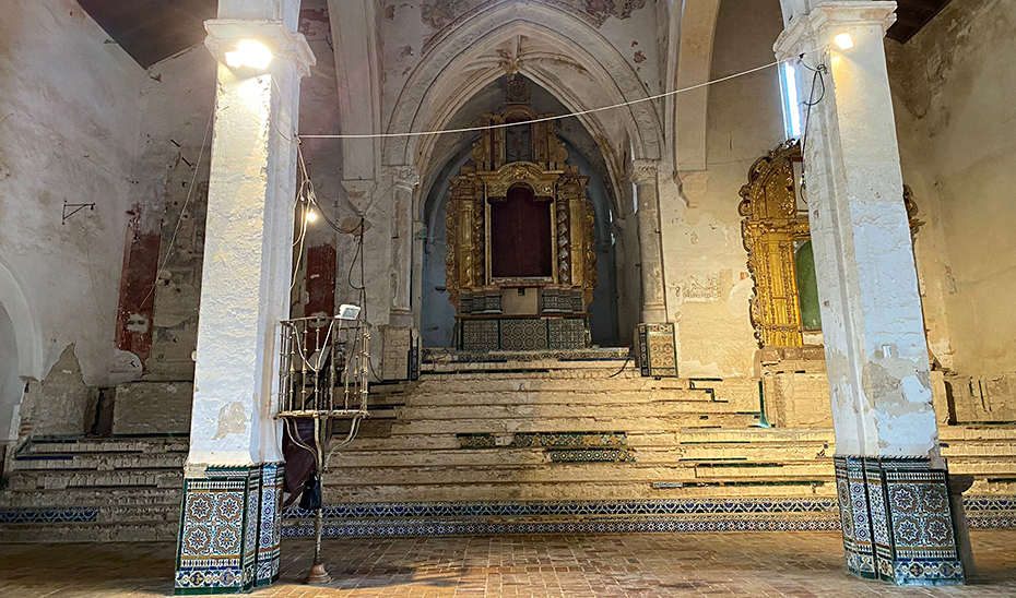 Estado actual de la iglesia de San Pedro de Sanlúcar la Mayor, en la provincia de Sevilla.