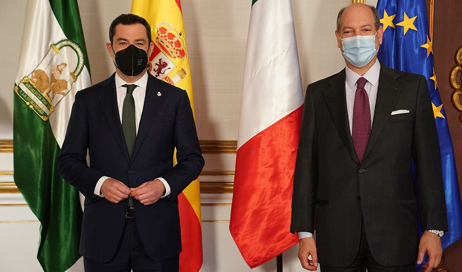 El presidente andaluz, Juanma Moreno, recibió en San Telmo al embajador de la República Italiana, Riccardo Guariglia.