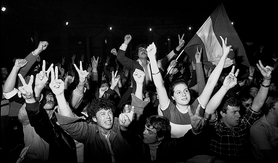 Jóvenes andaluces en plena celebración del referéndum autonómico del 28-F.