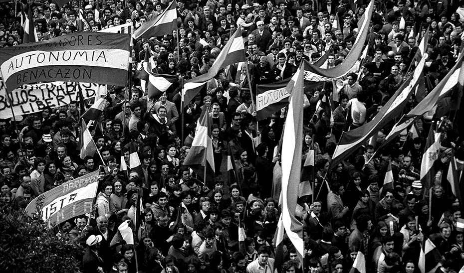 Multitudinaria manifestación del 4 de diciembre de 1977 a favor de la autonomía.