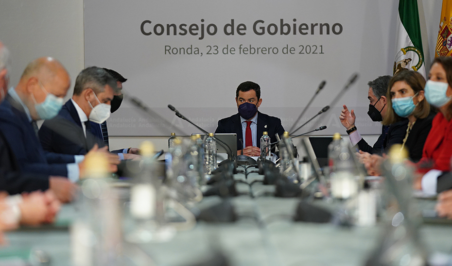 El presidente de la Junta presidió la reunión del Consejo de Gobierno celebrada en el Ayuntamiento de Ronda.
