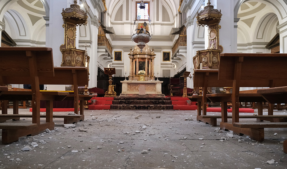Daños en el interior de una iglesia de Santa Fe a causa de los recientes terremotos sufridos en la provincia de Granada.