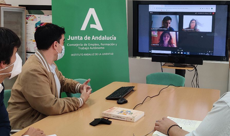 Responsables del IAJ conversan por videoconferencia con los nuevos embajadores europeos de la juventud.