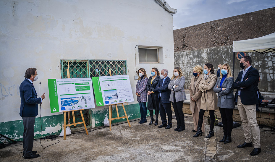 Presentación del proyecto del puerto de Roquetas el pasado mes de noviembre a la que asistieron las consejeras de Agricultura y de Fomento y el alcalde de la población almeriense. 