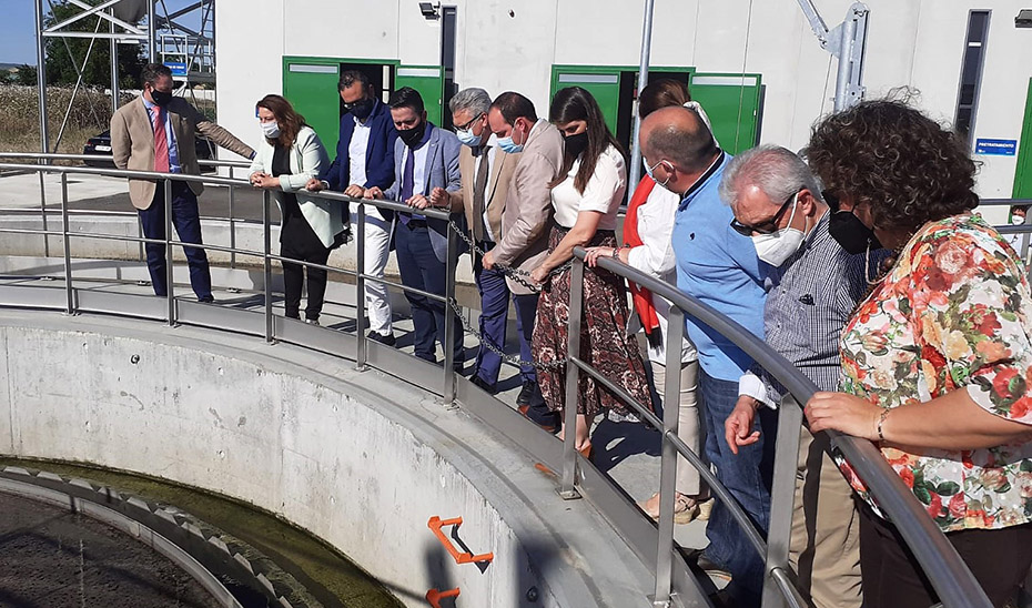 La consejera de Agricultura, Ganadería, Pesca y Desarrollo Sostenible, Carmen Crespo, participó en la entrega de la EDAR de Santaella.