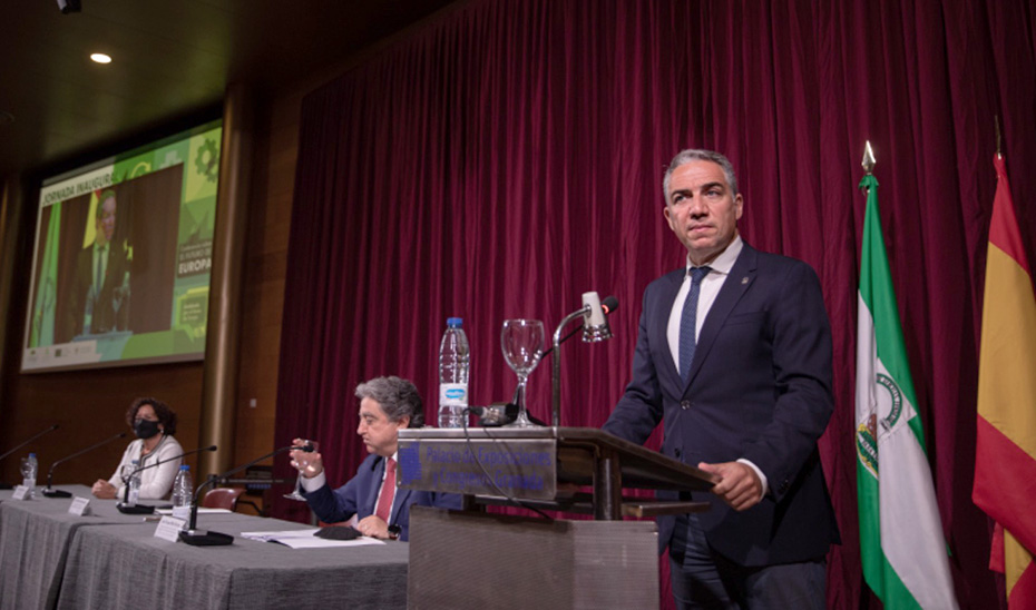 El consejero Elías Bendodo, durante su intervención en la inauguración de las jornadas.