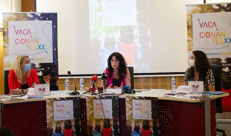  La consejera de Igualdad, Rocío Ruiz, presentó Vacacionantes en el Centro Provincial de la Mujer en Almería.