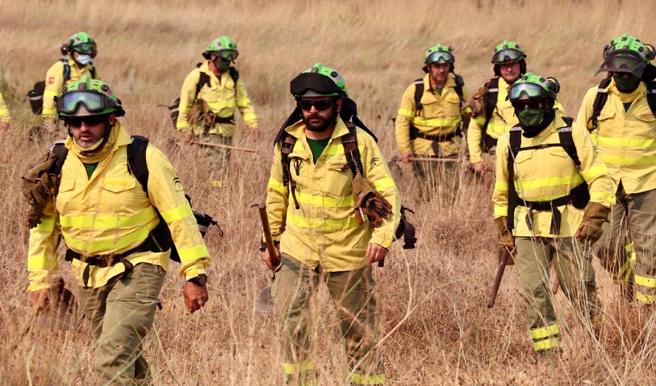 Bomberos forestales de INFOCA en el incendio forestal de Sierra Bermeja.