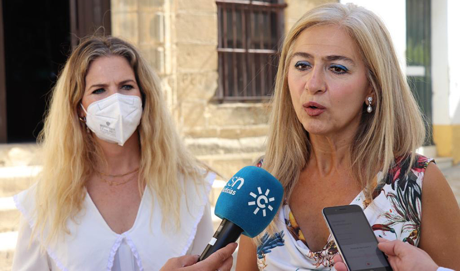 La consejera de Cultura, Patricia del Pozo, y la delegada del Gobierno en Cádiz, Ana Mestre, en Jerez de la Frontera.