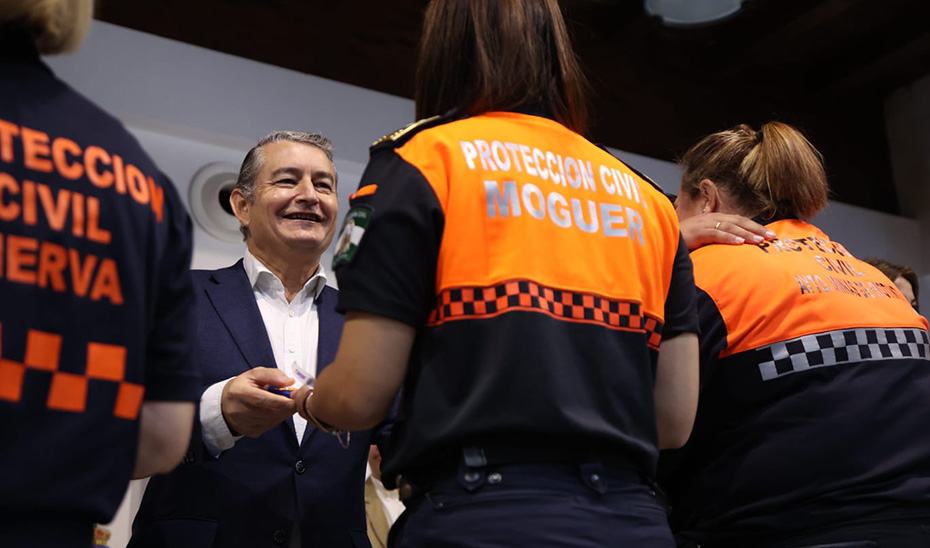 El consejero de la Presidencia, Antonio Sanz, durante la entrega de Medallas al Mérito de Protección Civil.