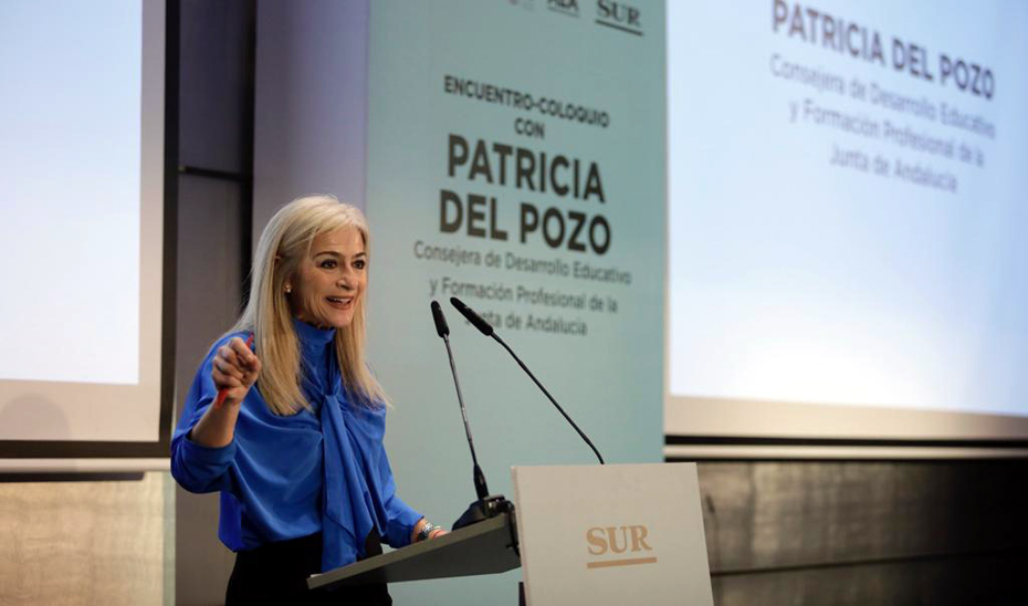 La consejera de Desarrollo Educativo y Formación Profesional, Patricia del Pozo, durante su intervención en el encuentro-coloquio organizado por Diario Sur.