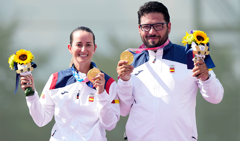 La cordobesa Fátima Gálvez y Alberto Fernández, medallistas olímpicos de trap por equipos mixtos en los Juegos de Tokyo 2020.