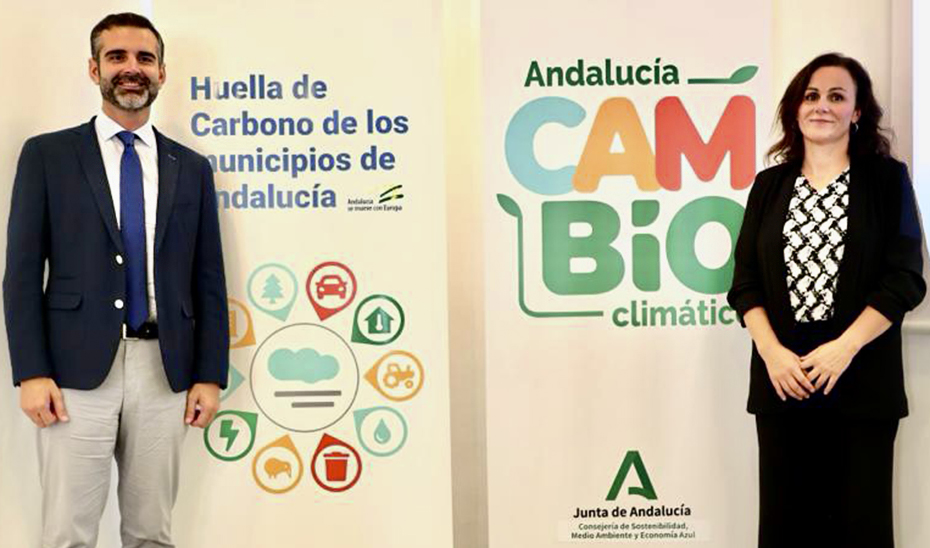 El consejero de Sostenibilidad, Ramón Fernández-Pacheco, en una imagen de archivo con la directora general de Sostenibilidad Ambiental, María López Sanchís.
