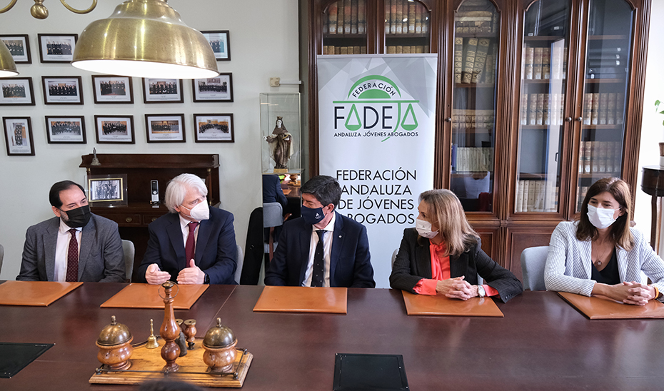 El vicepresidente de la Junta, Juan Marín, se reunió con los responsables de la Federación Andaluza de Jóvenes Abogados.