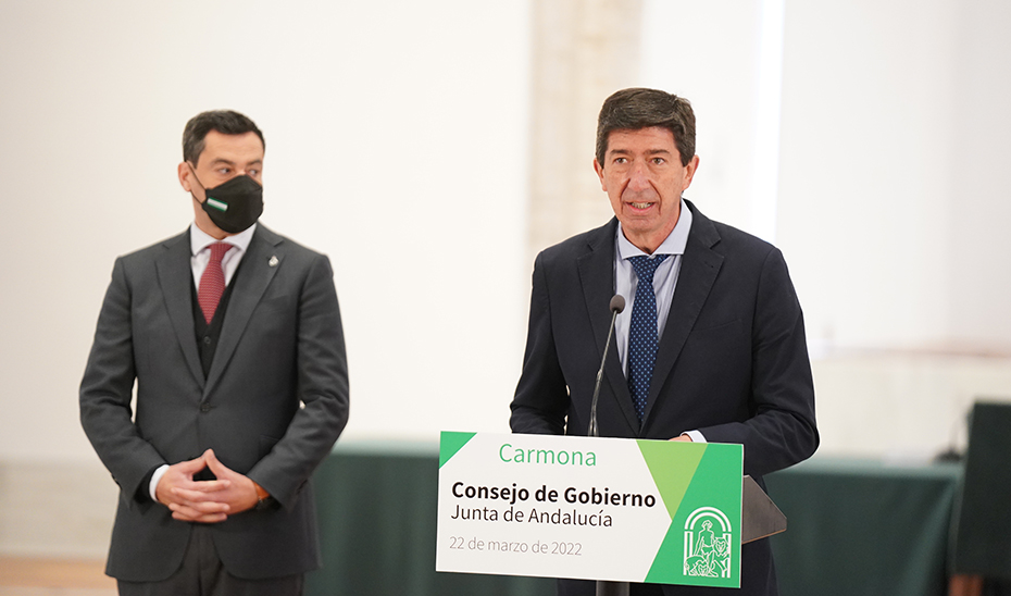 El vicepresidente de la Junta, Juan Marín, informó sobre el Plan de Sostenibilidad Turística.