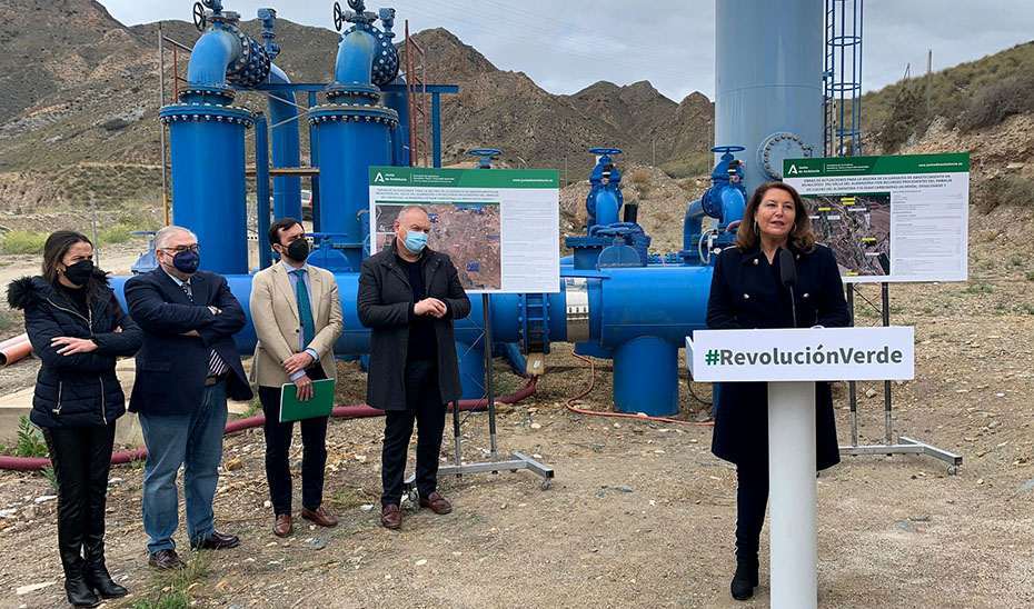 Crespo supervisando en Cuevas del Almanzora las obras para garantizar el abastecimiento.