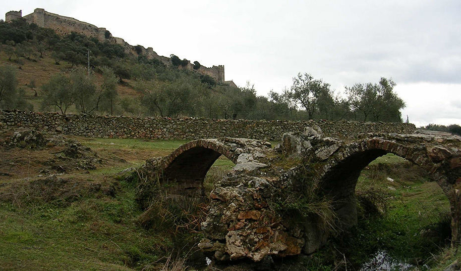 Puente de Arroyolimón y Manantial de la Fuente de Abajo de Santa Olalla del Cala.