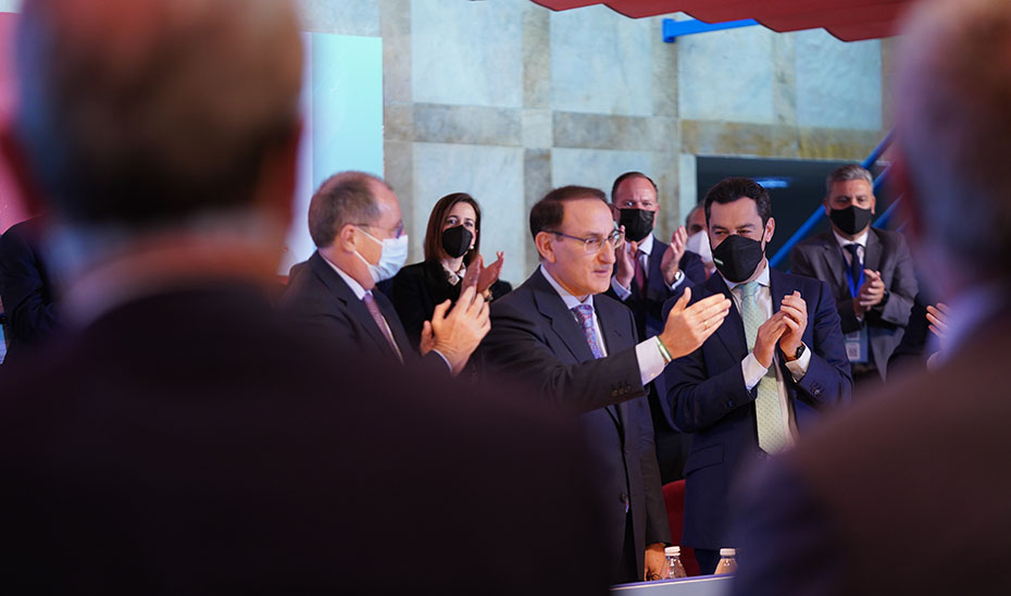 Moreno se suma a la ovación a González de Lara por su reelección al frente de la CEA.