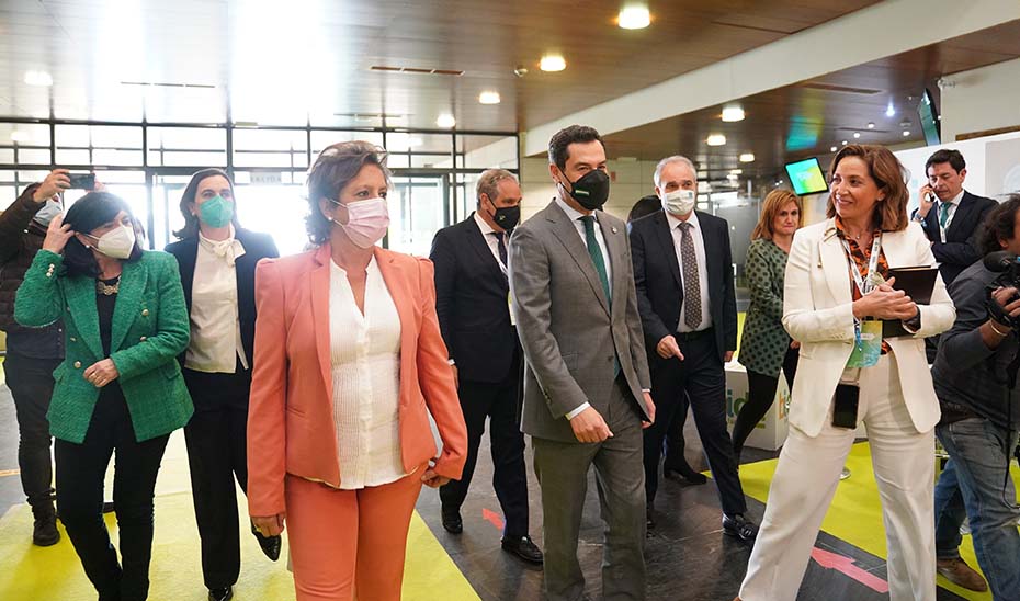 El presidente andaluz, Juanma Moreno, a su llegada a las Jornadas Farmacéuticas Andaluzas en Jaén.