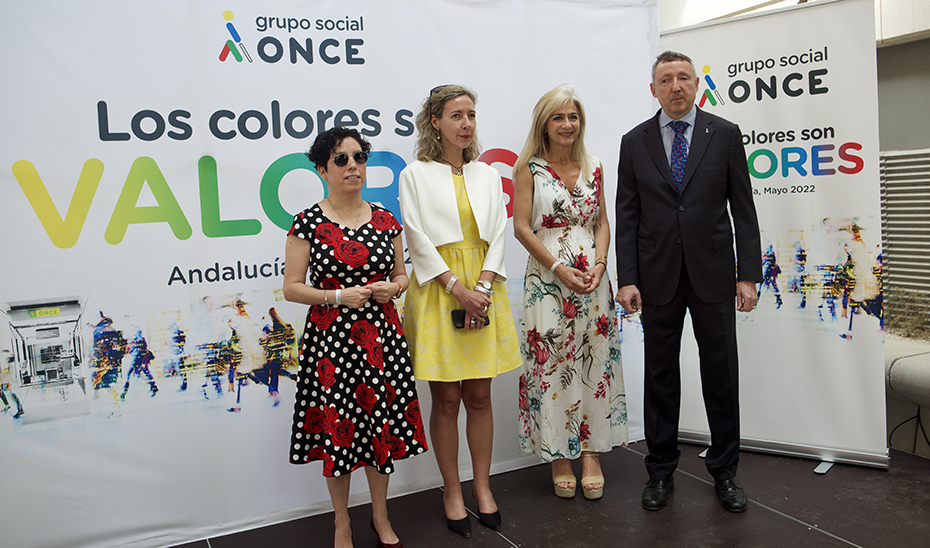 La consejera de Cultura, Patricia del Pozo, estuvo acompañada por el delegado territorial y la presidenta del Consejo Territorial de ONCE Andalucía, Ceuta y Melilla, Cristóbal Martínez e Isabel Viruet, respectivamente.