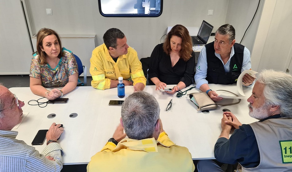 La consejera Carmen Crespo, y el viceconsejero Antonio Sanz, esta mañana en la reunión de coordinación.