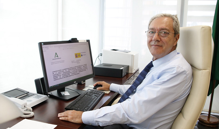 El consejero de Transformación Económica, Rogelio Velasco, suscribió el convenio de forma telemática.