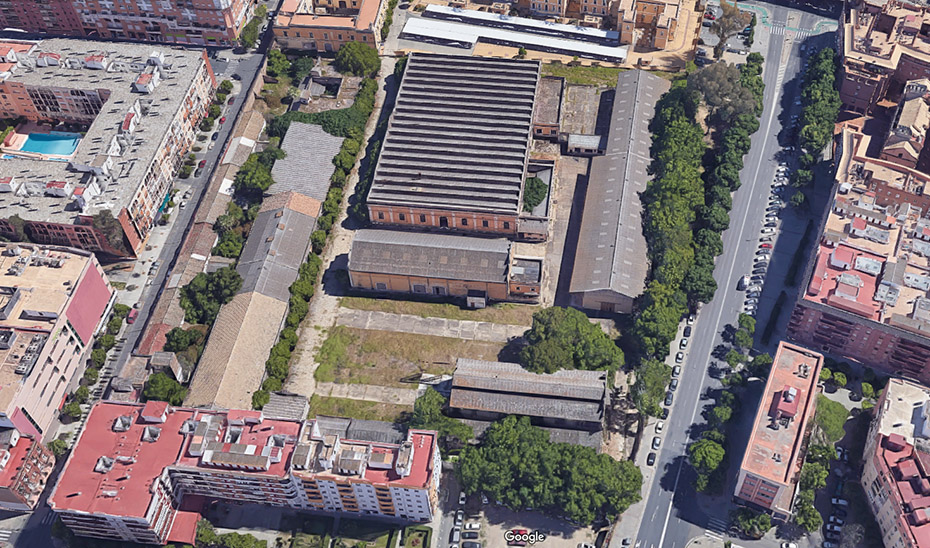 Vista aérea de una de las parcelas del sector norte de Santa Bárbara, en Sevilla, que salen a subasta pública.