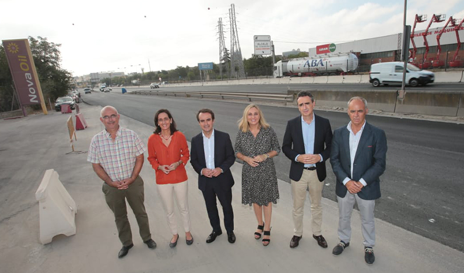 Marifrán Carazo, junto al resto de autoridades, durante su visita a los trabajos de reparación de la A-92.