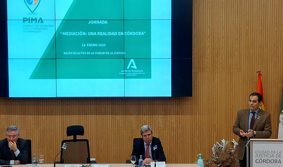El consejero de Justicia, José Antonio Nieto, durante su intervención en las jornadas sobre mediación. 