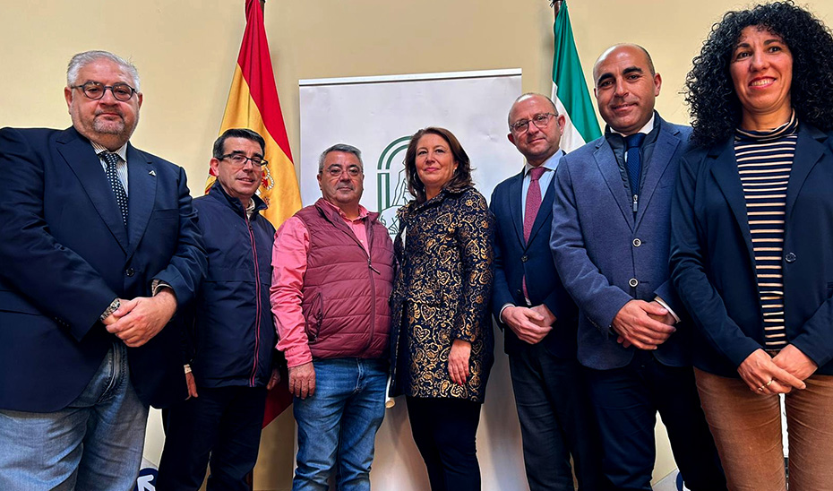 Carmen Crespo ha entregado hoy a la Comunidad de Regantes San Antonio El Higueral de Tíjola (Almería) la resolución de ayuda por más de 365.800 euros.