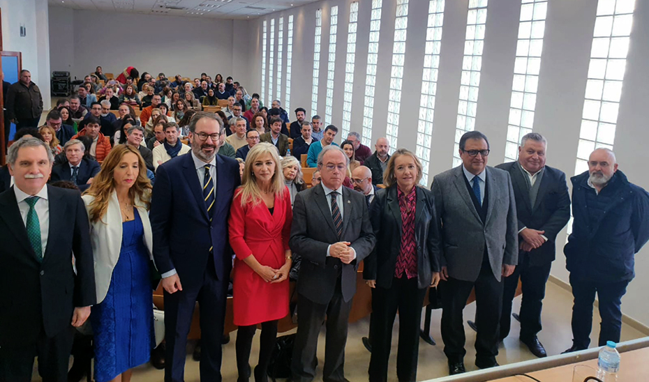 La consejera de Desarrollo Educativo, Patricia del Pozo, ha inaugurado en Córdoba la Mesa Andaluza por la FP Dual.