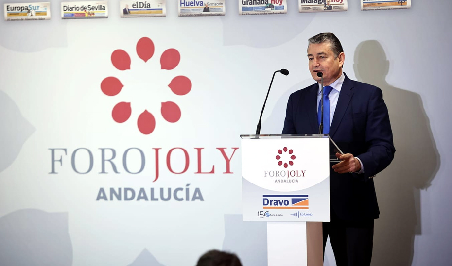 El consejero de la Presidencia, Interior, Diálogo Social y Simplificación Administrativa, Antonio Sanz, durante su intervención en el Foro Joly Andalucía celebrado en Huelva.
