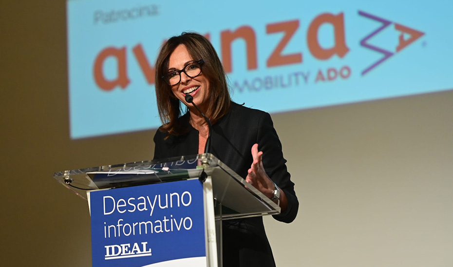 La consejera de Fomento, Rocío Díaz, durante su intervención en el desayuno informativo del diario Ideal.