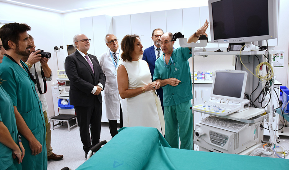 La consejera de Salud y Consumo, Catalina García, visita las nuevas instalaciones del Hospital Regional Universitario de Málaga.
