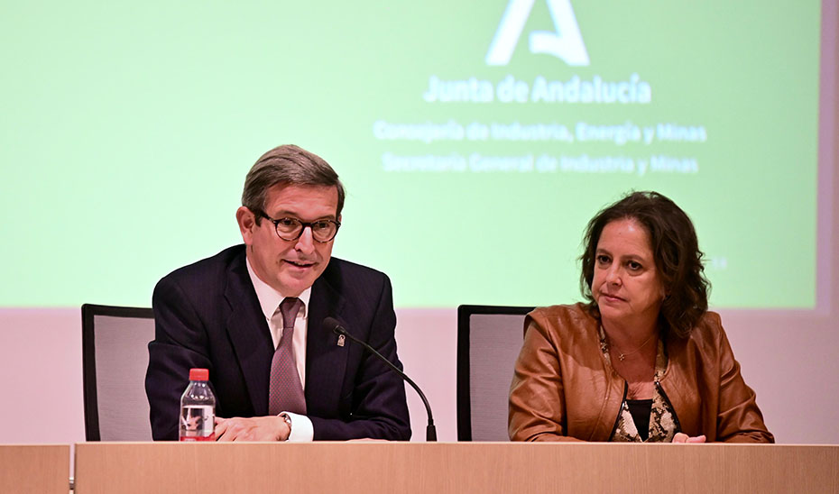 Imagen del artículo La Junta elabora un plan para fortalecer el peso de la industria farmacéutica en Andalucía
