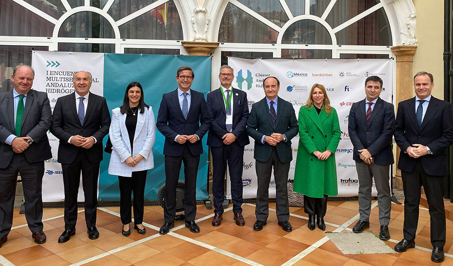 El consejero de Política Industrial y Energía, Jorge Paradela, ha inaugurado el I Encuentro multisectorial andaluz del Hidrógeno.