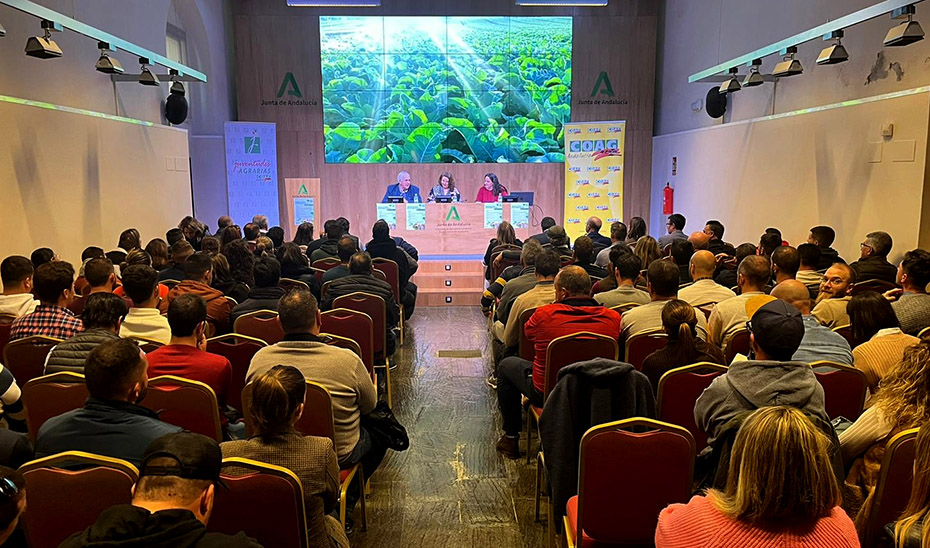 Carmen Crespo ha inaugurado en Dos Hermanas (Sevilla) la asamblea de juventudes agrarias que organiza COAG.