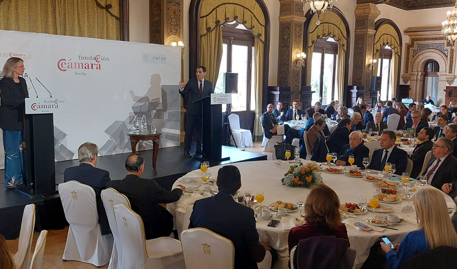 El consejero de Justicia, Administración Local y Función Pública, Jose Antonio Nieto, durante su participación en el desayuno-coloquio organizado por la Fundación Cámara de Comercio de Sevilla.