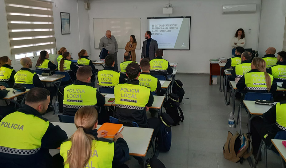 Las jornadas formativas dirigidas a policías locales de nuevo ingreso en materia de infancia se desarrollan el Instituto de Emergencias y Seguridad Pública de Andalucía (IESPA).