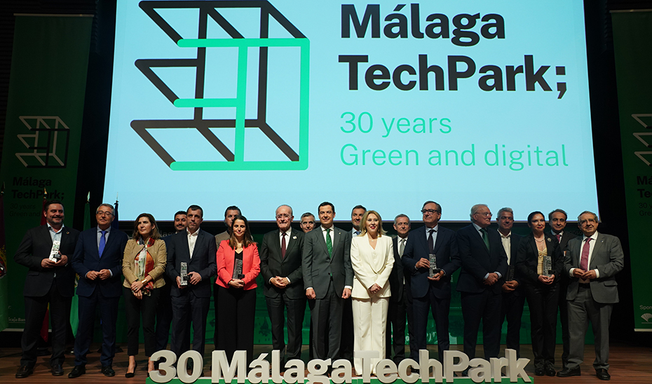 Foto de familia del acto conmemorativo del 30º Aniversario de Málaga TechPark celebrado recientemente en Málaga.