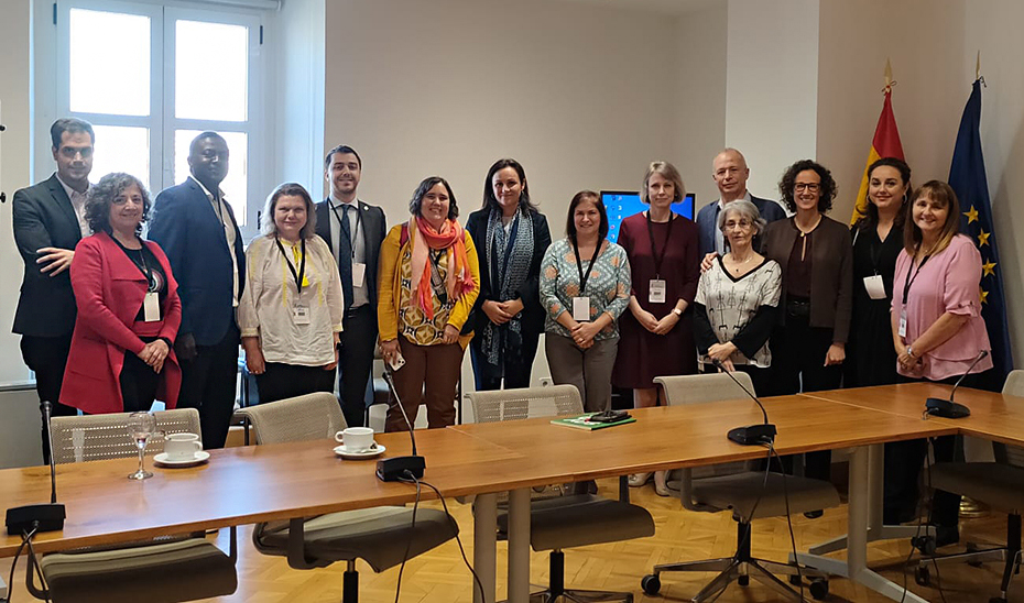 La delegación andaluza posa junto al resto de asistentes al encuentro sobre polítlicas de cambio climático, celebrado en Madrid.